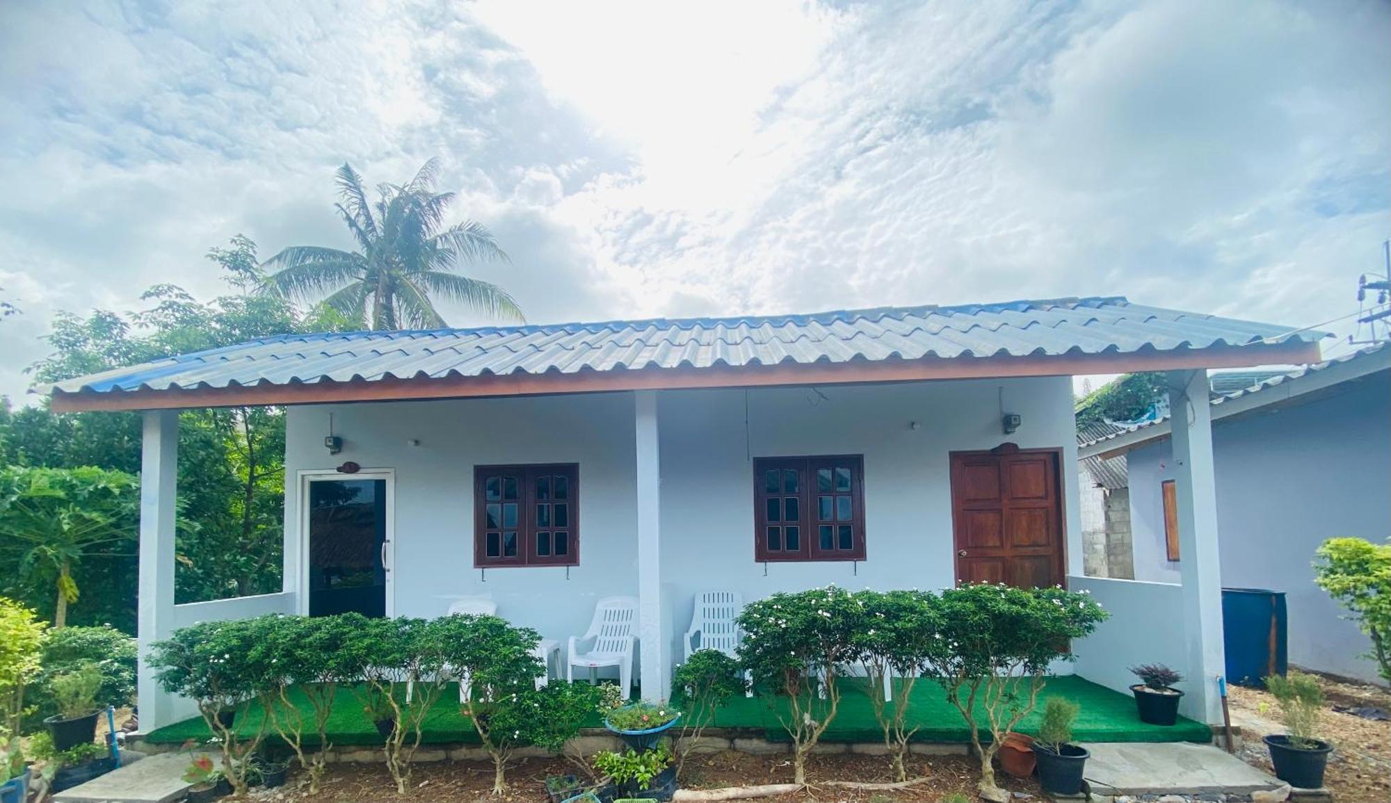 Baan Phuwamin Hotel Koh Lanta Exterior photo