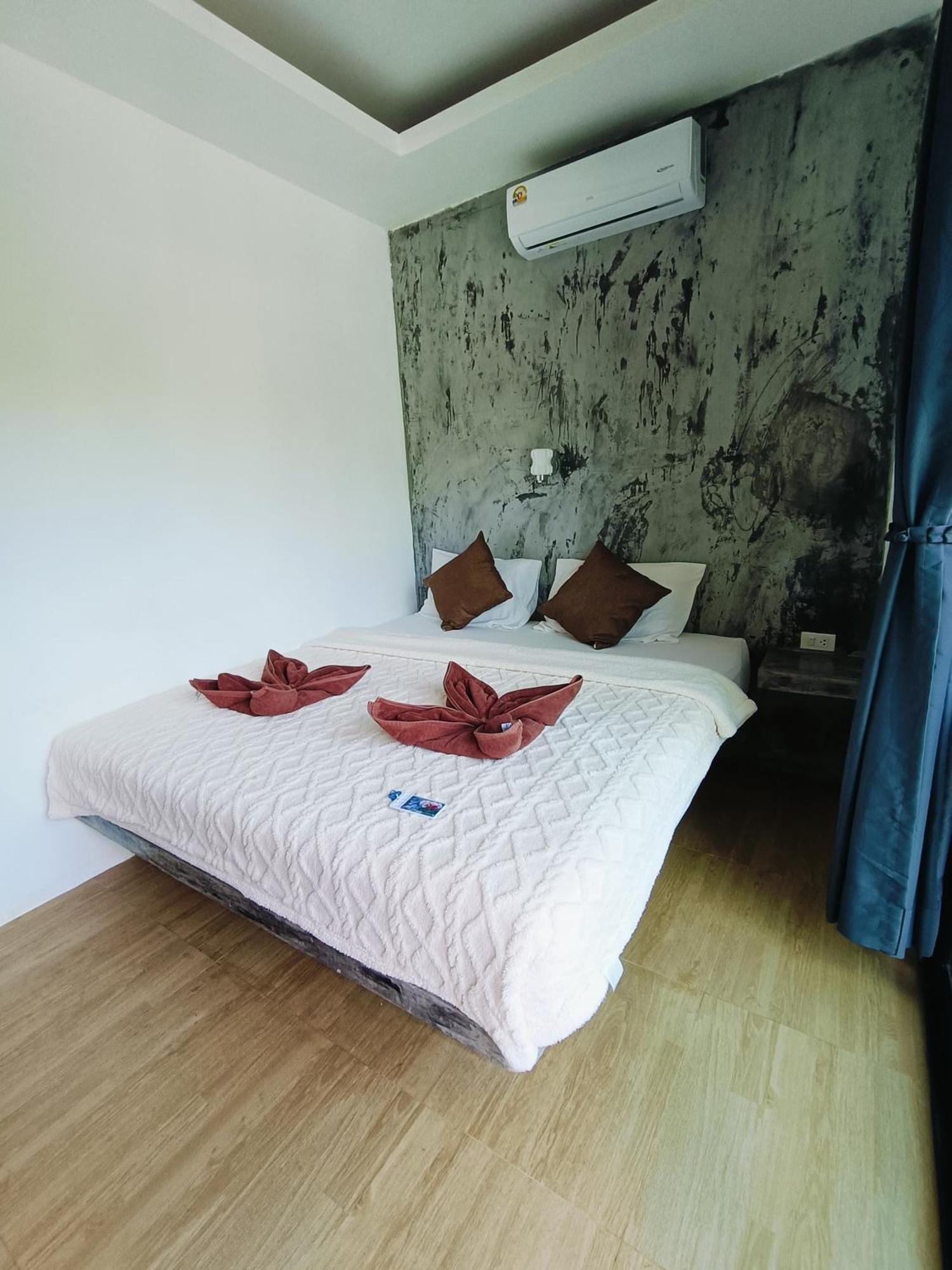 Baan Phuwamin Hotel Koh Lanta Room photo